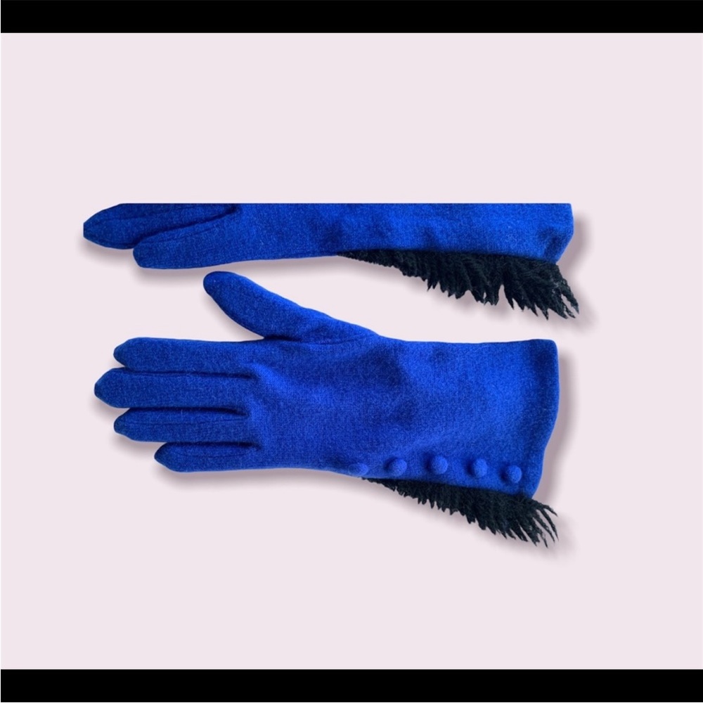 Retro Designer Wool Gloves - Picture 2 of 9